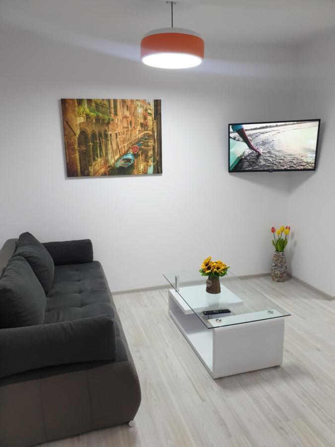 Topaz Central Apartment Bacau Ngoại thất bức ảnh